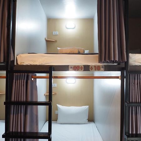 Hostel A Nighttime Krabi town Exterior foto