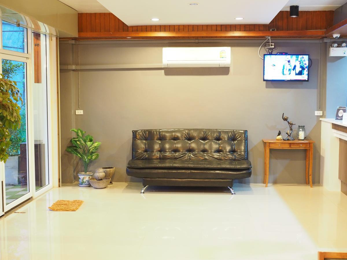 Hostel A Nighttime Krabi town Exterior foto