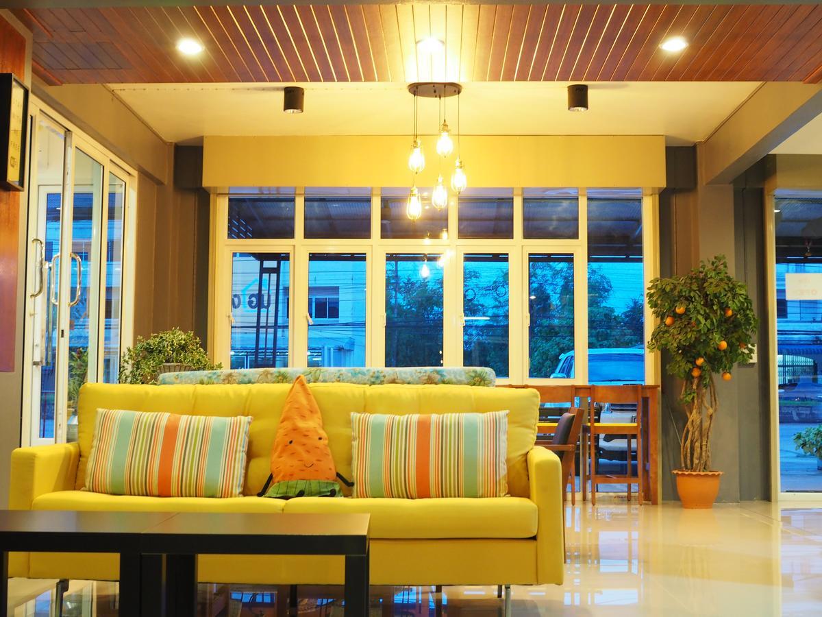 Hostel A Nighttime Krabi town Exterior foto