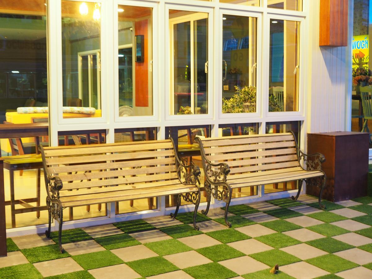 Hostel A Nighttime Krabi town Exterior foto