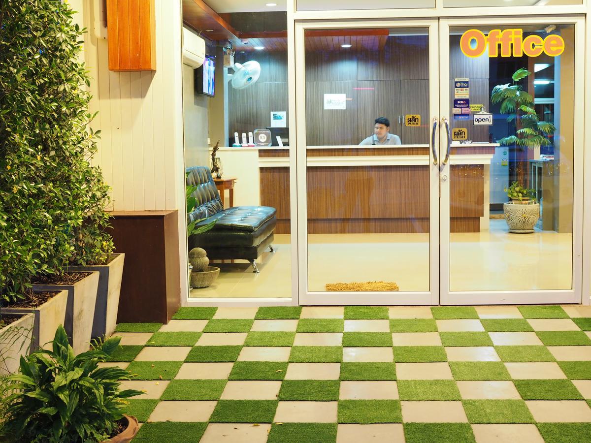 Hostel A Nighttime Krabi town Exterior foto