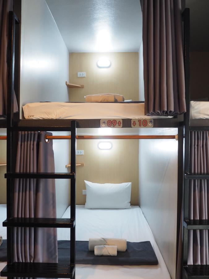 Hostel A Nighttime Krabi town Exterior foto