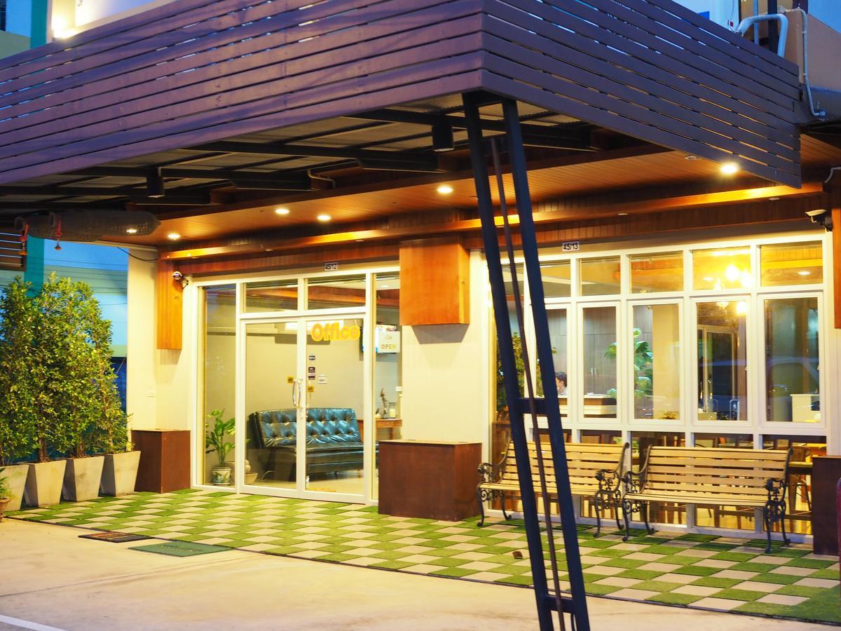 Hostel A Nighttime Krabi town Exterior foto